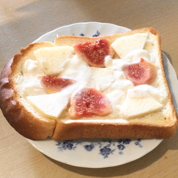 りんごイチジク豆乳ヨーグルトトースト♪